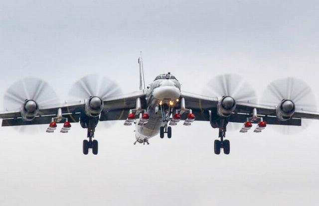 Бомбардировщик Ту-95МСМ с КРВБ Х-101