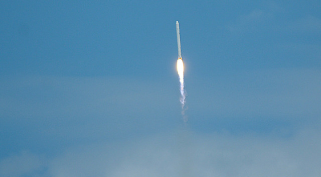 Первый испытательный пуск ракеты Falcon 9 на космодроме мыса Канаверал; 4 июня 2010 года